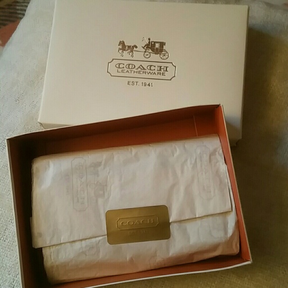 Coach Wristlet - Picture 4 of 4